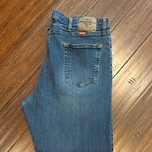 Wrangler Men's Relaxed Fit Denim Jeans 40x29